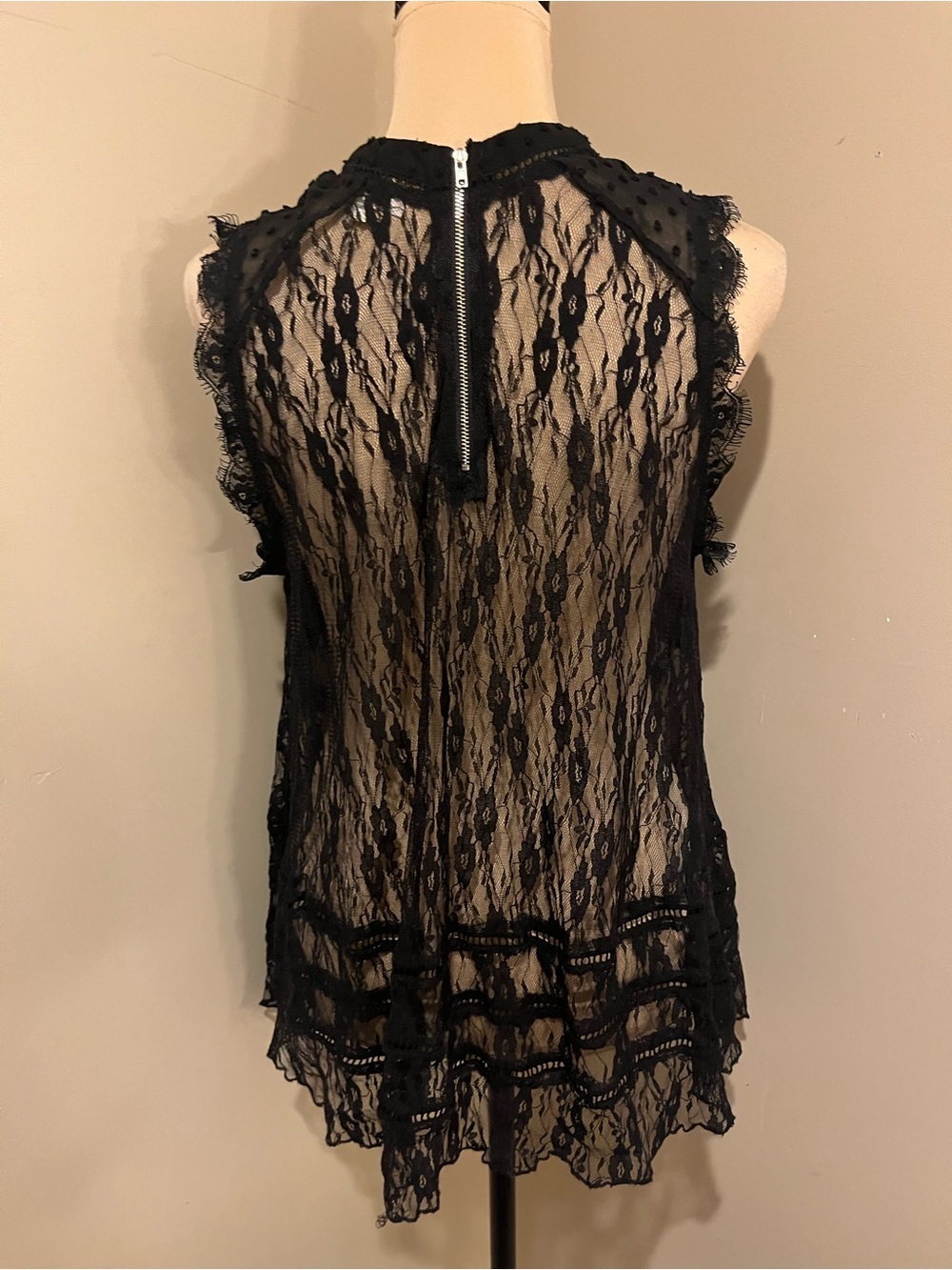 POL Black Lace Sleeveless Knit Top - Lightweight Feminine, cropped lining,size M - Picture 3 of 8